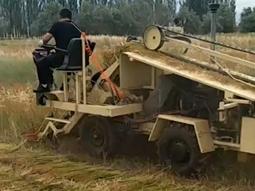 自走式麻機現場作業